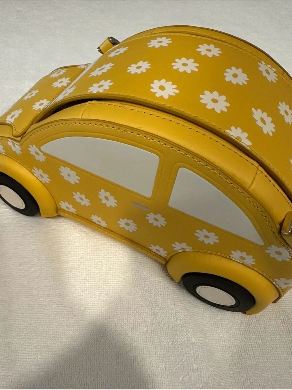 Kate Spade Beep Beep Car Crossbody Bag Novelty Yellow Daisy NWOT
